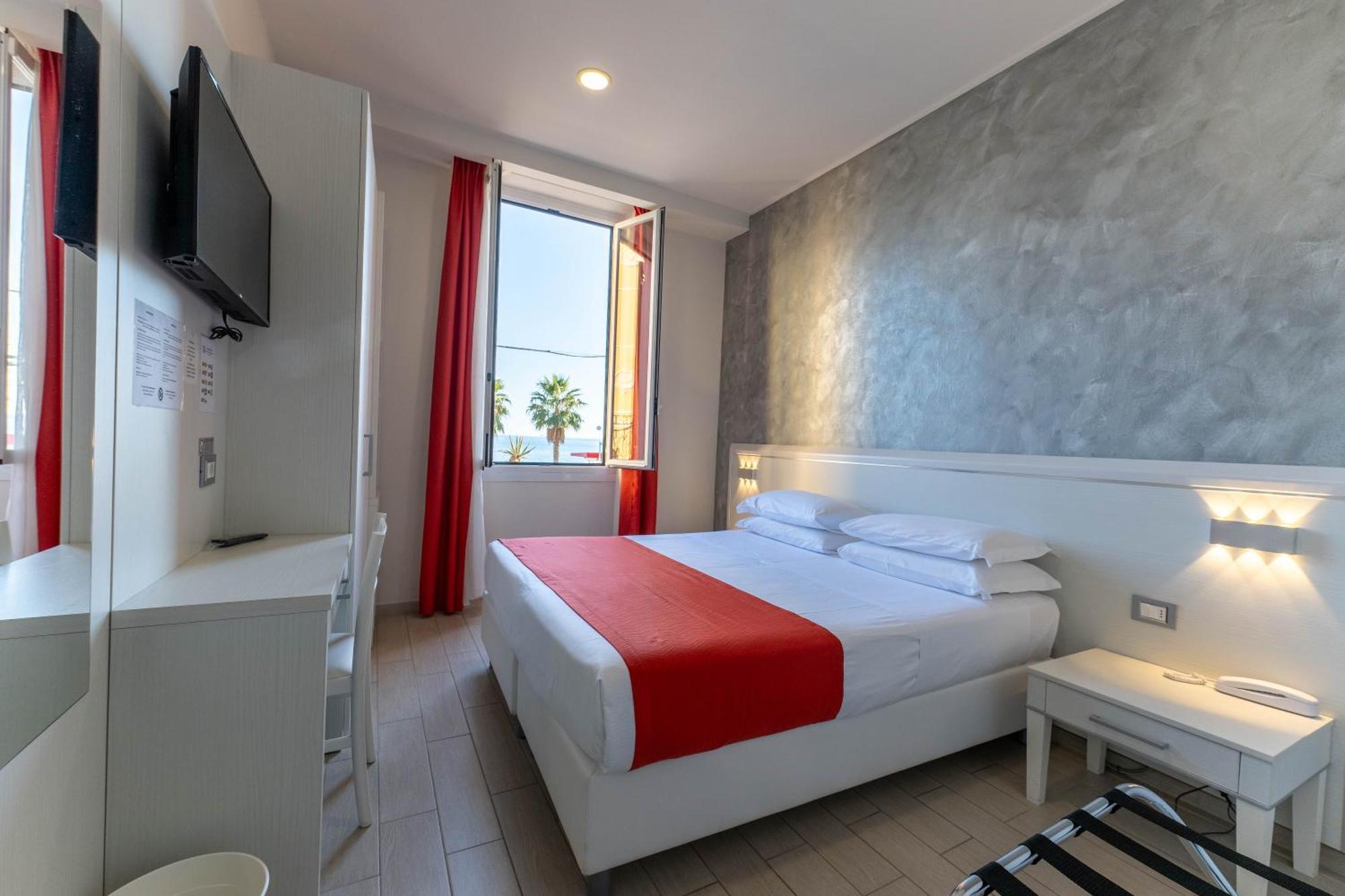 9 Hotel sul Mare Vicino al Porto Turistico di Varazze